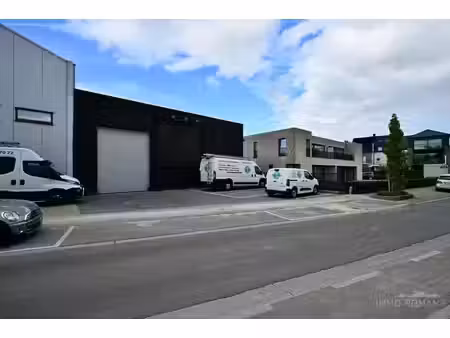 magazijn te huur in het centrum van berchem  kluisbergen