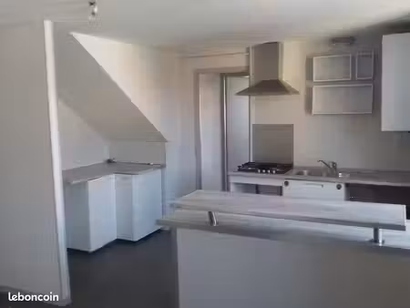 location t3 à sainte suzanne