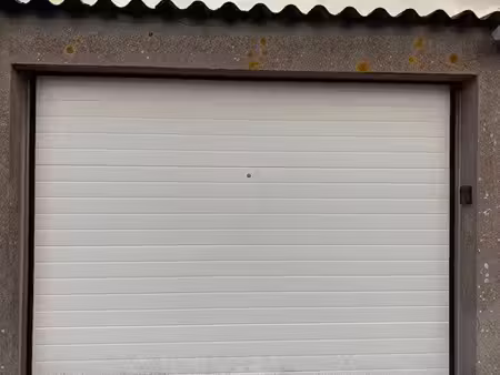 garage fermé  porte motorisée