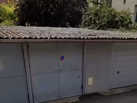 location garage lyon 8