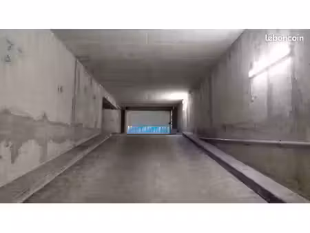 place parking souterrain sécurisé