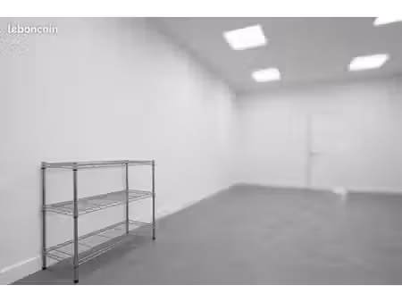 fdf - box stockage entreprise 17m² neuf blanc - proche centre-ville - idéal artisan / comm