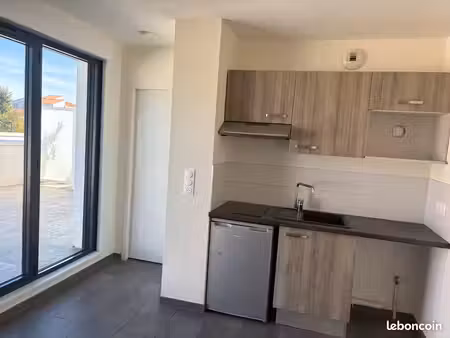 loue studio avec grande terrasse