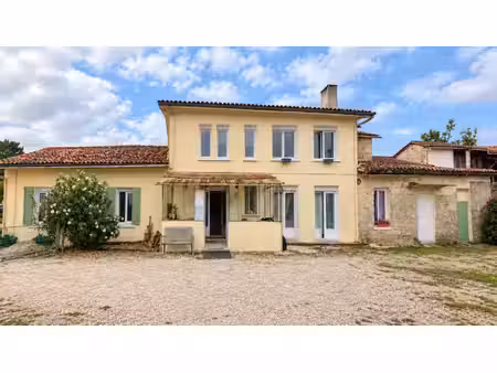 maison familiale de 260 m2 - 7 chambres  studio et grange  terrain de 1270m2