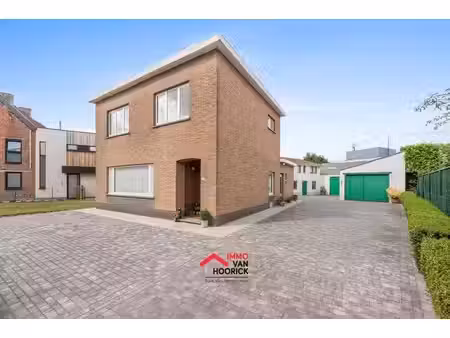 charmante open bebouwing - 4 slpkmrs  ruime oprit en meer dan 150 m² opslagruimte!