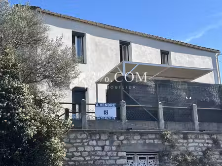 ensemble immobilier avec deux appartements indépendants.