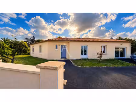 vente maison 6 pièces  121.00m²  chaniers
