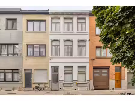 karaktervolle woning met 4 slaapkamers en stadstuin