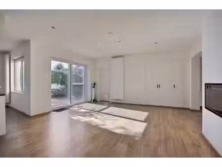 ruime gerenoveerde centrumwoning met garage