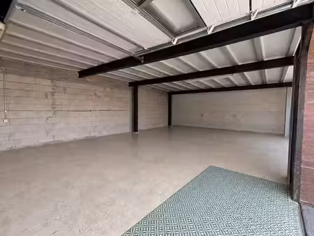 location entrepôt 100m²