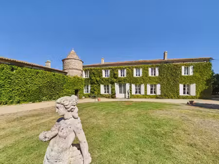 château proche saint‑émilion avec domaine  hébergements indépendants et salle de réception