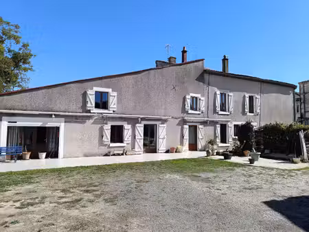 grande maison de ville avec 5/6 chambres et encore du potentiel!