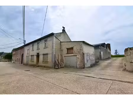 hoevewoning op een perceel van 69a20ca met een veestal van 391m2 en een open schuur van 35