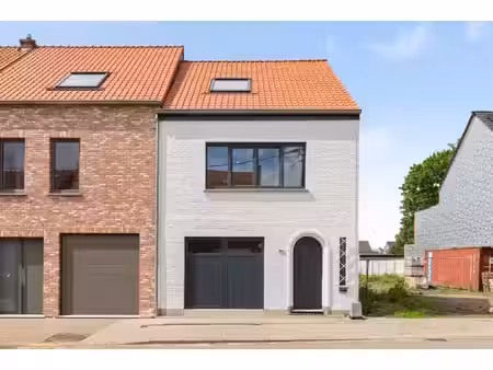 volledig gerenoveerde  instapklare woning met 3 slpk. en grote tuin