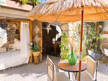 maison de village avec terrasse et jardin