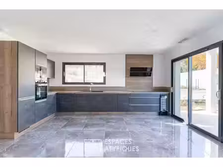 maison neuve de plain-pied : confort moderne et cadre naturel