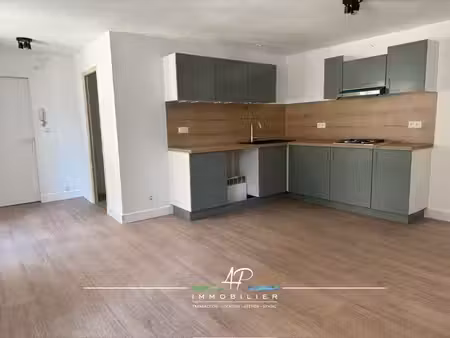 location appartement 4 pièces 71m² gray 70100