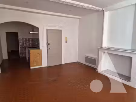 appartement 2 pièces - salernes centre-ville 65 000 €