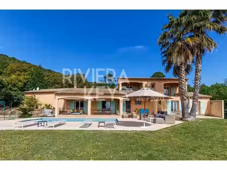 villa de luxe  4 chambres  terrain 2 ha  piscine  garage  proche st tropez