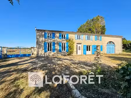 vente maison 8 pièces 227 m² à saint-genis-de-saintonge (17240)  252 700 €