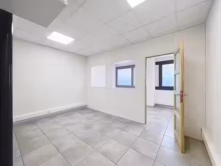 location locaux professionnels 1 pièce 34 m² à la seyne-sur-mer (83500)  715 €