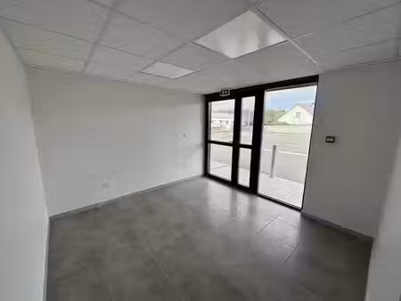 location locaux professionnels 4 pièces 105 m² à bidos (64400)  850 €