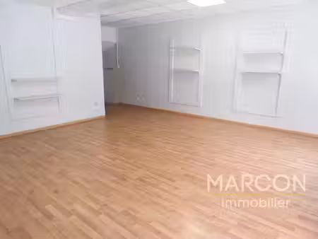location locaux professionnels 2 pièces 70 m² à gueret (23000)  427 €