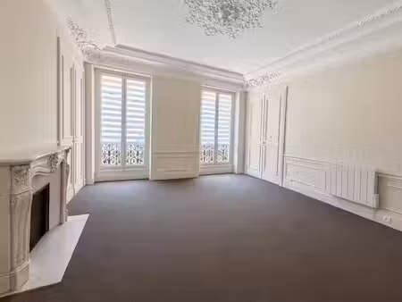 location locaux professionnels 104 m² à paris 1er (75001)  5 286 €