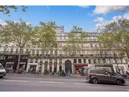 location local professionnel 102m²