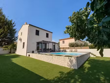 clarensac  villa 3chs avec piscine  116m2 sur parcelle 685m2