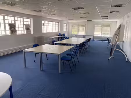 location bureaux le mesnil le roi 78600 12m² à 754m²
