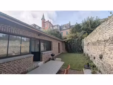 le crotoy — briques  verrière & vue tourelles : la pépite confidentielle en fond de cour