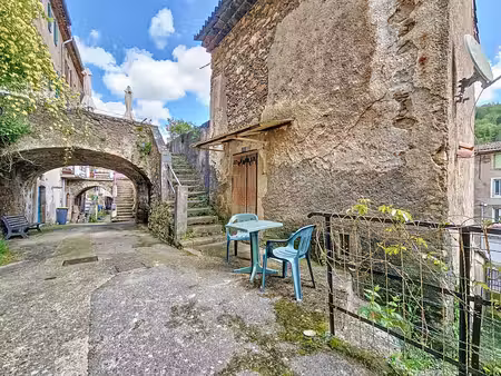 charmante maison de village avec cheminée au cœur de saint-étienne-estréchoux  idéal prem