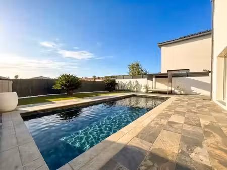 villa récente - piscine et jardin