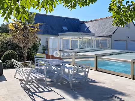 maison de qualité aux volumes exceptionnels-224 m2-piscine-