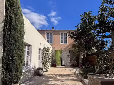 maison de ville à saintes (17100)