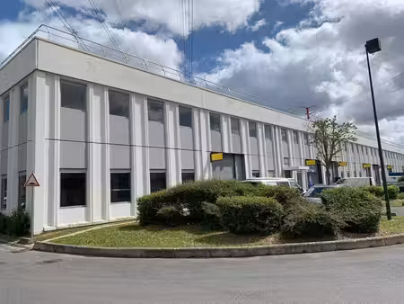 location local d’activités 704m²