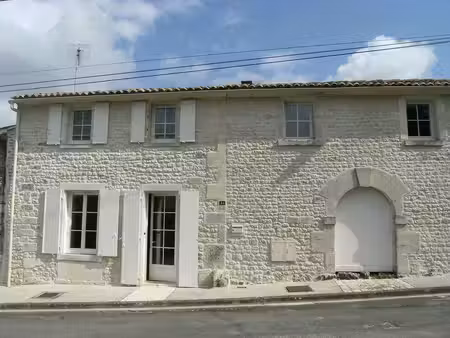 location maison 3 pièces 62m² segonzac 16130