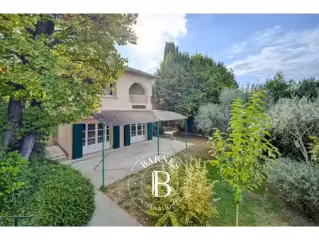 maison de luxe à louer dans le quartier mazenod-bellevue-saint donat-banon
