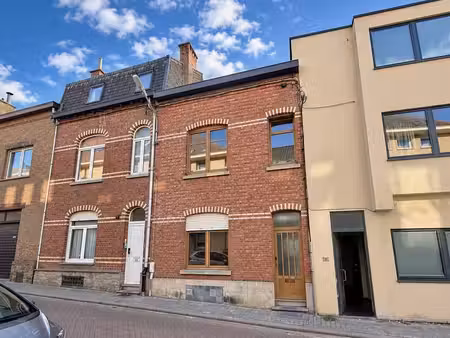 instapklare karaktervolle woning met 4 slaapkamers in het...
