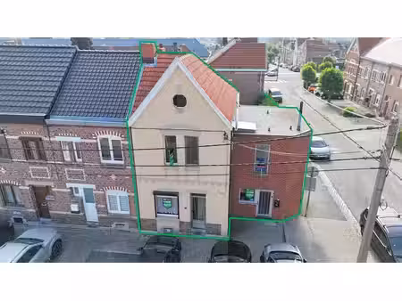 2 maisons réunies en 1 seule (à rénover)  3 à 4ch  jardin.