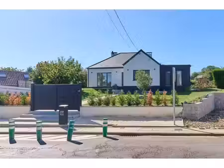 magnifique villa contemporaine avec garages et jardin