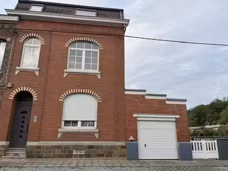 amay - charmante maison 3 façades avec jardin et garage