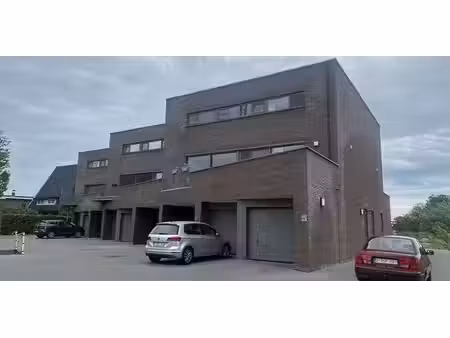instapklaar en ruim appartement met garage