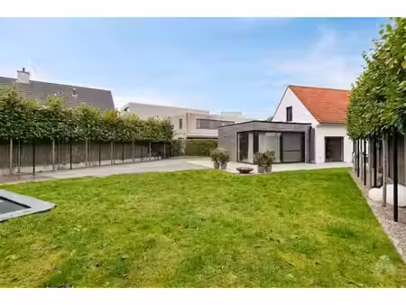 villa prête à emménager avec 3 chambres et jardin orienté...