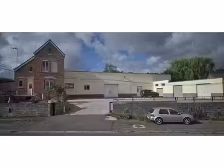 maison familiale  idéale artisans  commerçants  garagistes 
