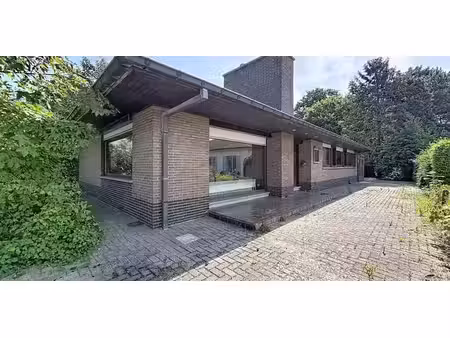 te renoveren bungalow in rustige buurt