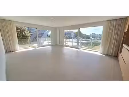 appartement à louer à de panne pour € 1.350 avec 3 chambres à coucher