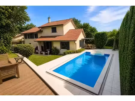 maison de 8 pièces de 170 m² à saint-laurent-de-mure