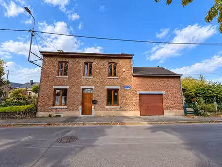 maison 4 façades  2 chambres  cave  jardin et garage.